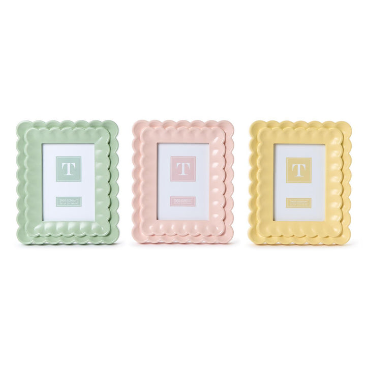 Scalloped Wood Photo Frame