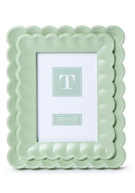 Scalloped Wood Photo Frame