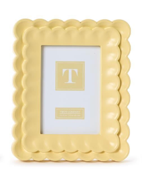 Scalloped Wood Photo Frame